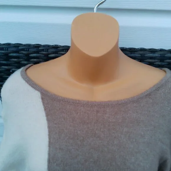 BLUE PEPPER SWEATER SIZE SM-MED - Picture 4 of 5